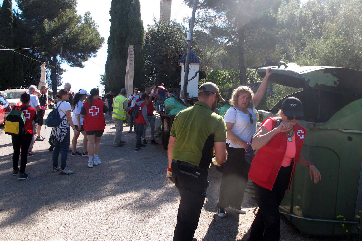 Donde no alcanza la Generalitat, llegan los vecinos
