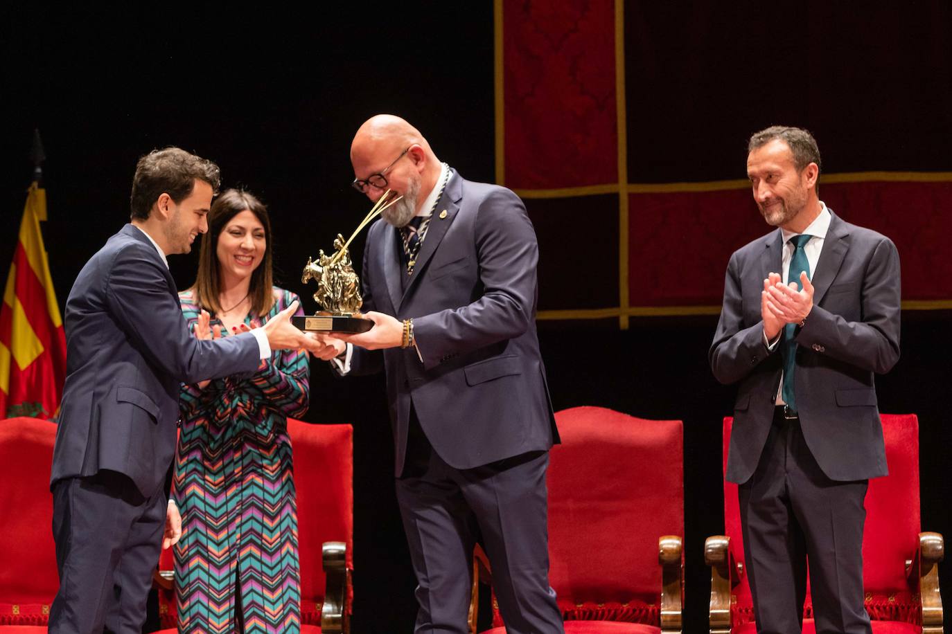 El emotivo pregón de María Asunción Berbegal pone en pie al Gran Teatro