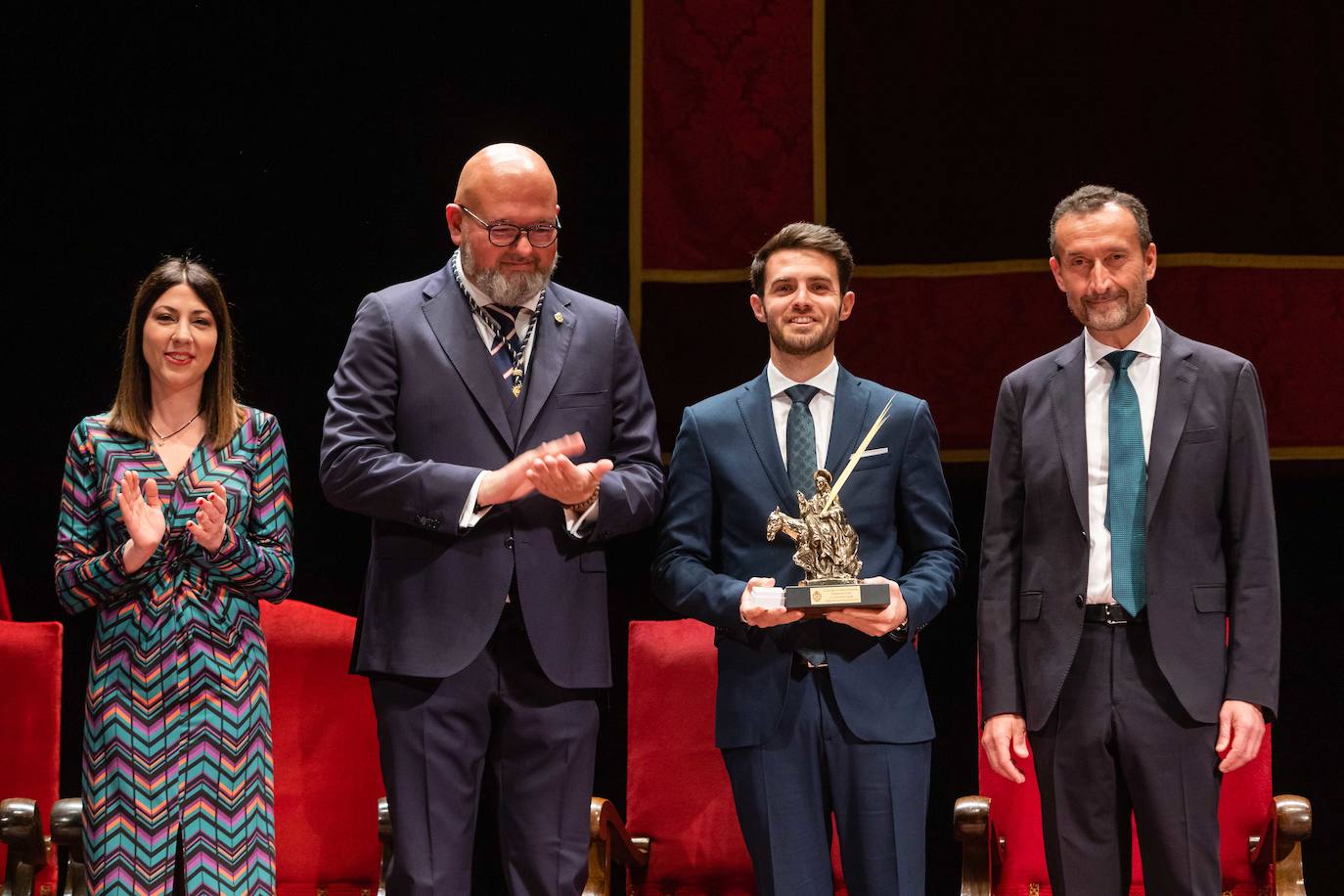 El emotivo pregón de María Asunción Berbegal pone en pie al Gran Teatro