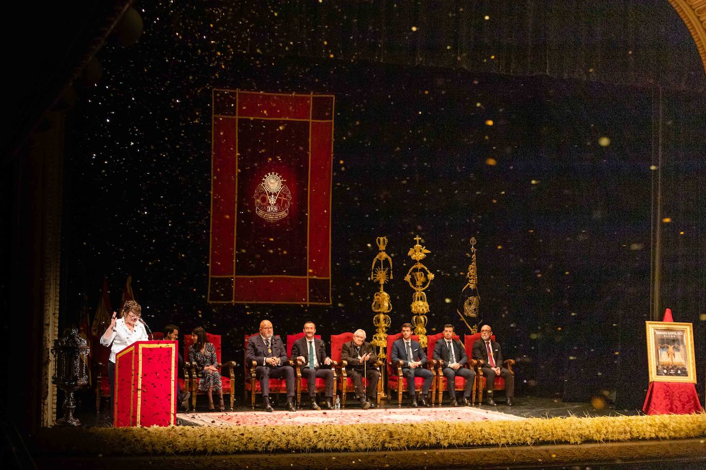 El emotivo pregón de María Asunción Berbegal pone en pie al Gran Teatro