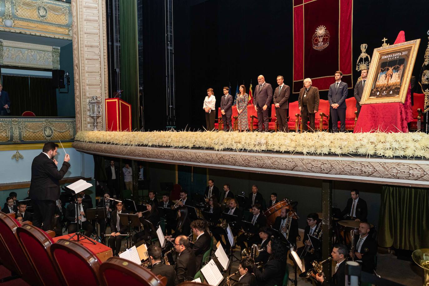 El emotivo pregón de María Asunción Berbegal pone en pie al Gran Teatro