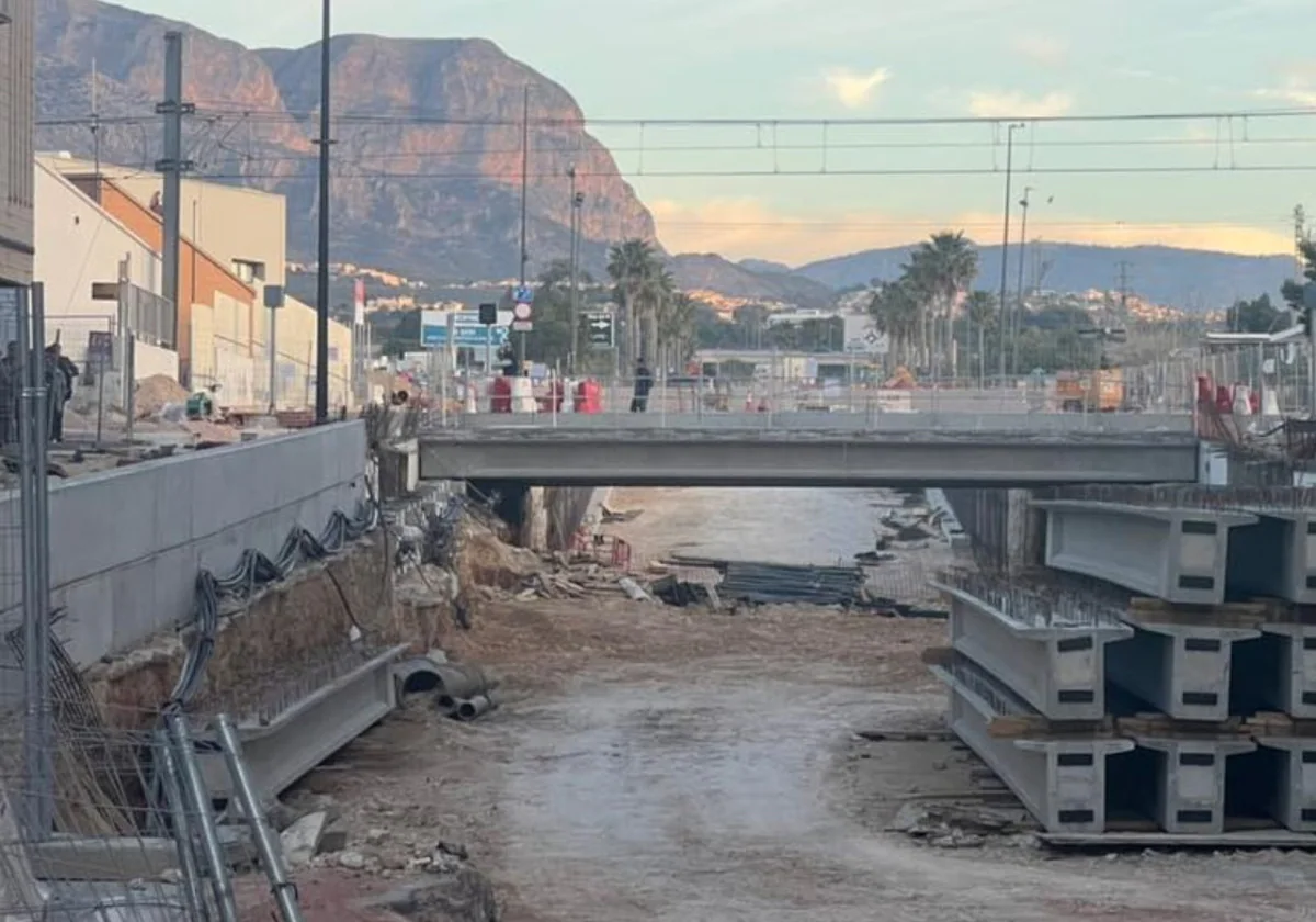 Imagen reciente del estado de las obras de la avenida Beniardà de Benidorm