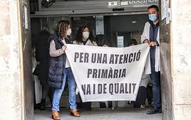 Concentración de médicos en Alcoi, con ocasión de la primera jornada de huelga.