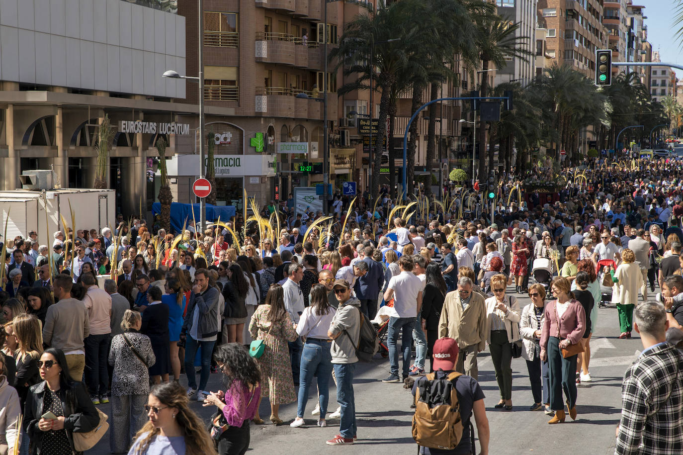 Cientos de personas acuden a &#039;La Burrita&#039; en Alicante este Domingo de Ramos