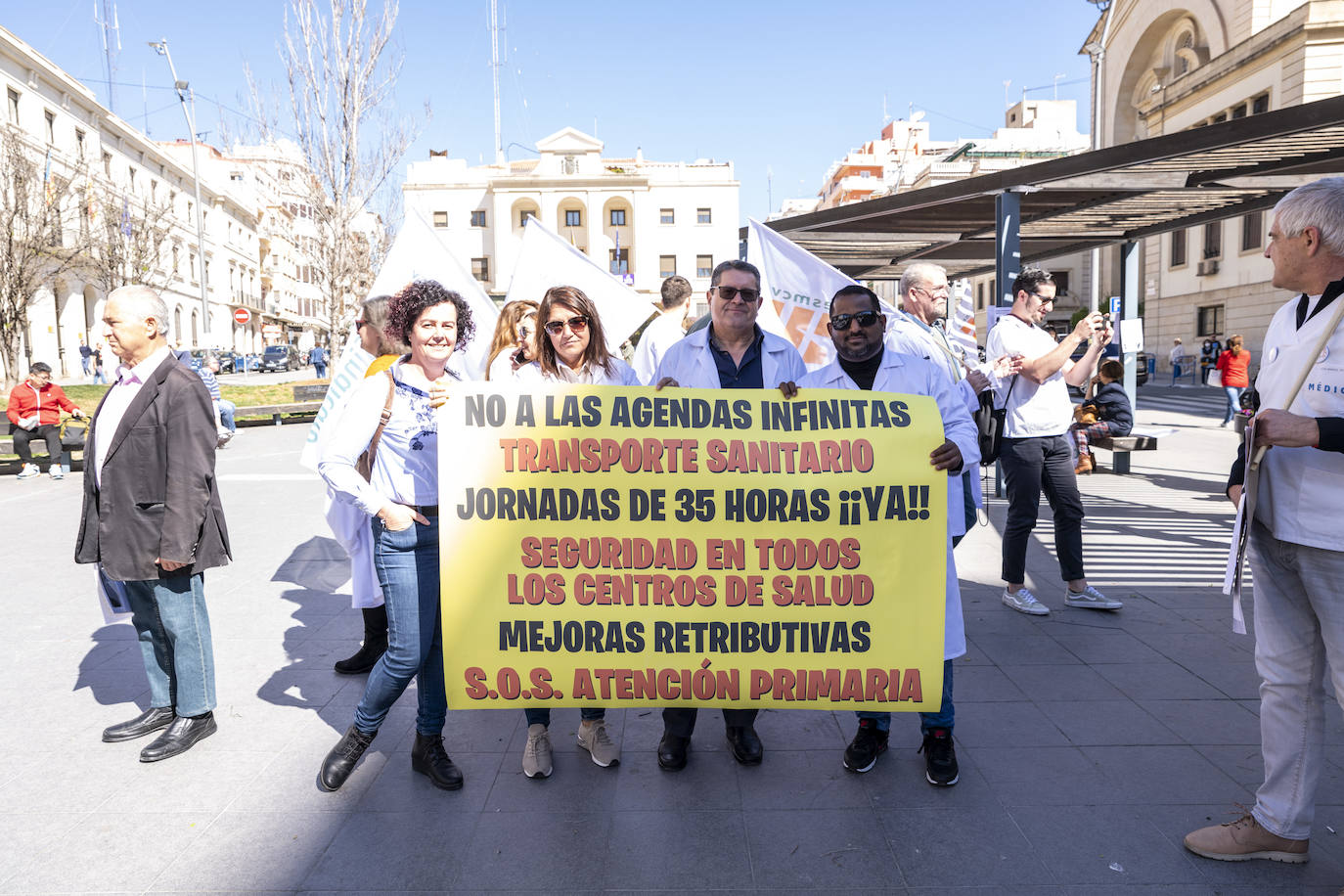 La protesta de los médicos de Alicante en imágenes