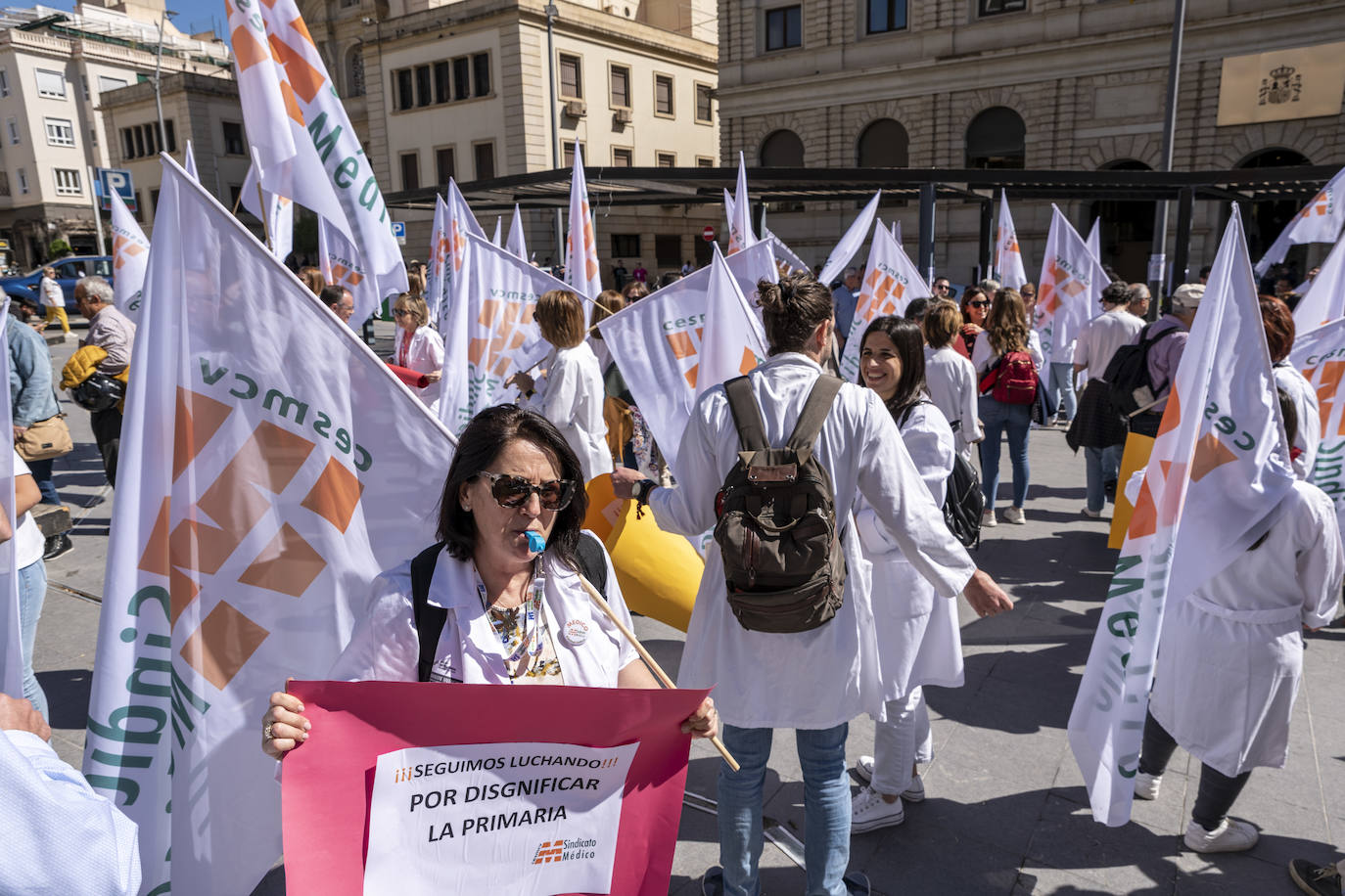 La protesta de los médicos de Alicante en imágenes