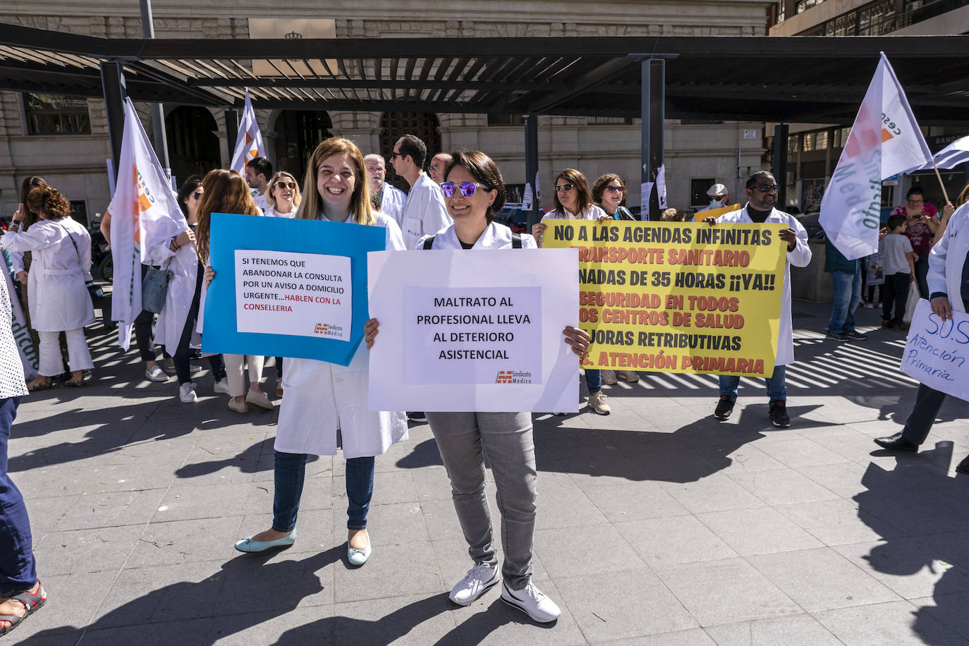 La protesta de los médicos de Alicante en imágenes