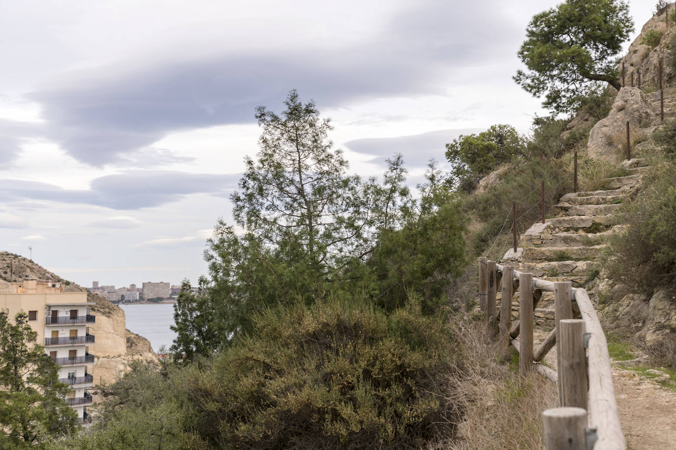 Cielo nuboso en la ciudad de Alicante.