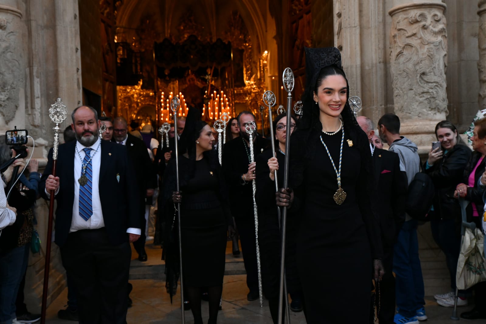 El Cristo Del Mar y la Virgen del Dolor se arrodillan ante Alicante el Martes Santo