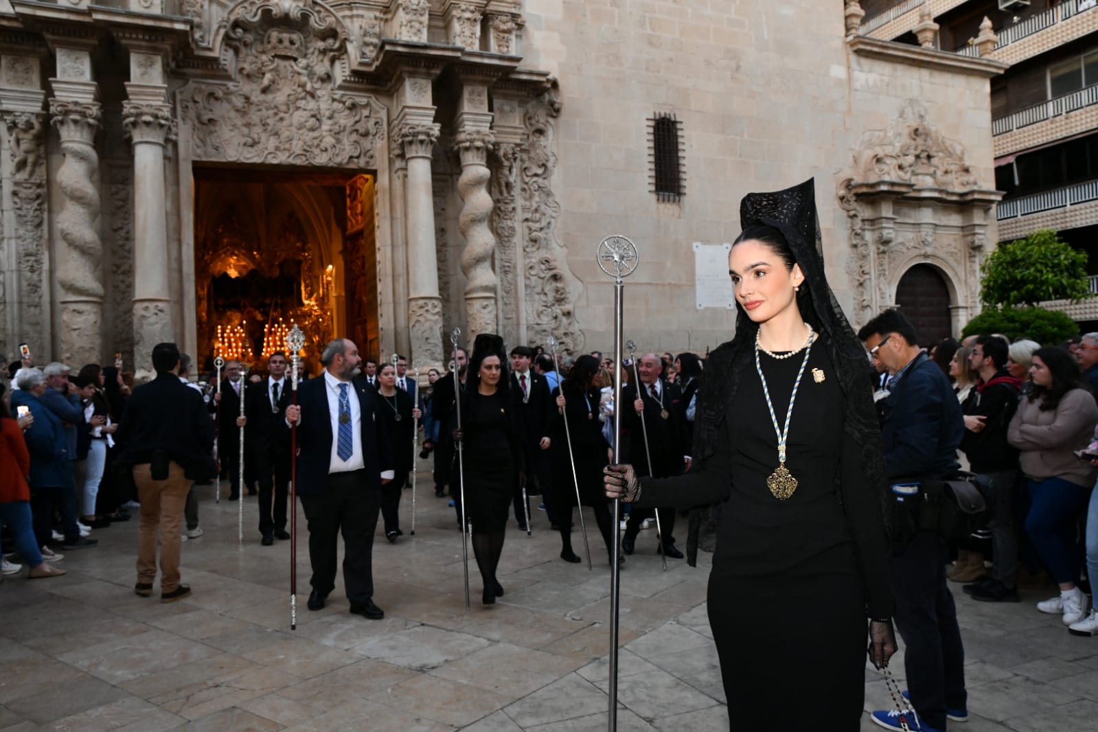 El Cristo Del Mar y la Virgen del Dolor se arrodillan ante Alicante el Martes Santo