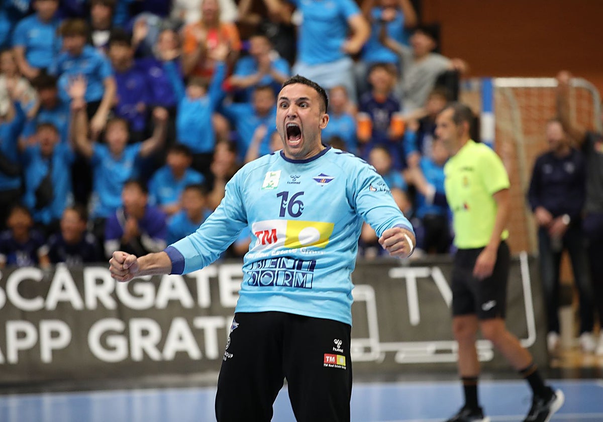 Celebración de la salvación matemática del TM Benidorm