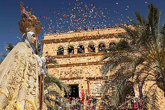 La Procesión de las Aleluyas tiñe de color el Domingo de Pascua en Elche