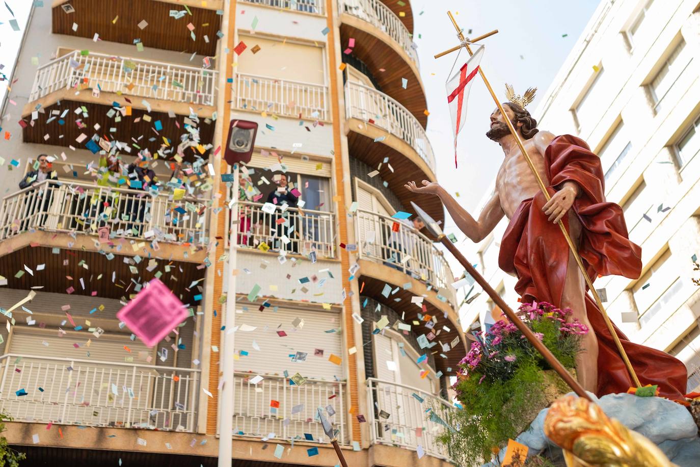 La Procesión de las Aleluyas tiñe de color el Domingo de Pascua en Elche