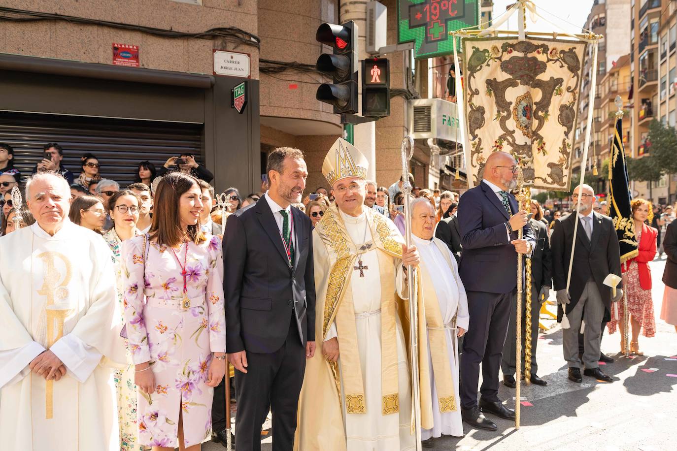 La Procesión de las Aleluyas tiñe de color el Domingo de Pascua en Elche
