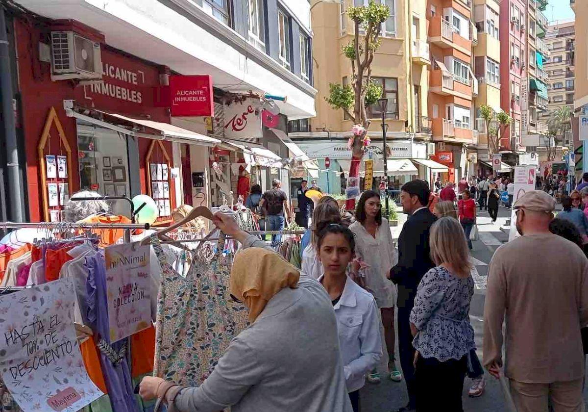 Fiesta de la primavera en la calle Quintana.