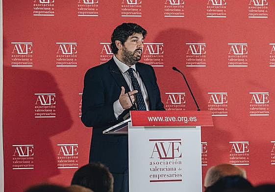 El presidente de Murcia, Fernando López Miras, durante una reunión de la Asociación de Empresarios Valencianos en Alicante