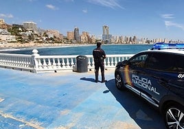 Imagen de un agente de la Policía Nacional en Benidorm