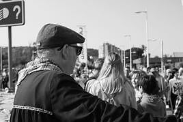 El blusón y el 'mocaor' son el atuendo clásico de Santa Faz