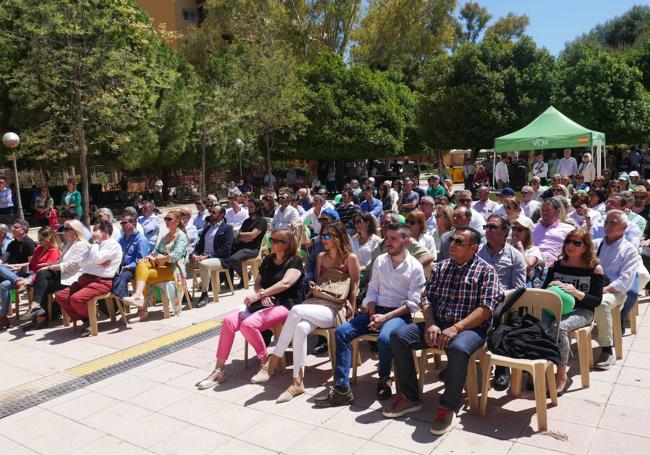 Público reunido en la Cochera de Tranvías de Alicante.