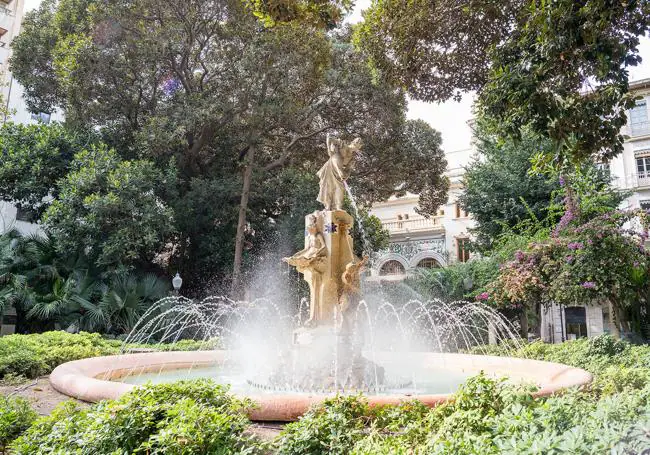 Fuente de La Aguadora en la plaza Gabriel Miró.