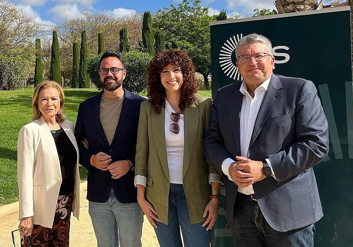 Lourdes Tárraga, entre Adrián Santos y Fernando Llopis.