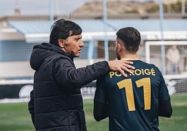 Gustavo Siviero da instrucciones a Pol Roigé en el Antonio Solana
