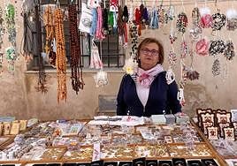 La madre de los Aranda, en su puesto en Santa Faz.