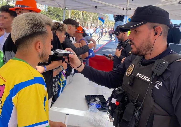 Mezclar el alcohol con los refrescos no engaña a la Policía