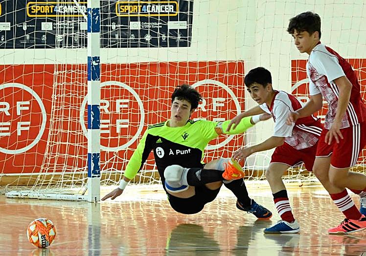 Imagen principal - Los jugadores del CD Paidos en el Nacional.