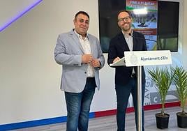 El concejal del Ayuntamiento de Elche, Héctor Díez, y el presidente de la Federación Gestora de Festejos Populares, Fernando Jaén