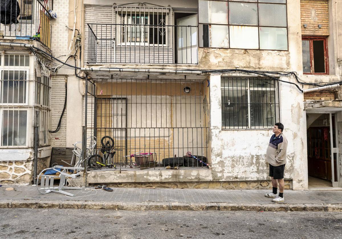 Viviendas semiabandonadas en Colonia Requena, en la zona norte de la ciudad de Alicante