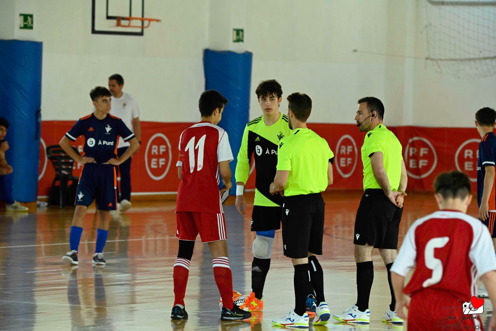 Tres de cinco de la Selección Valenciana Sub-14 de fútbol sala en el Nacional de San Javier