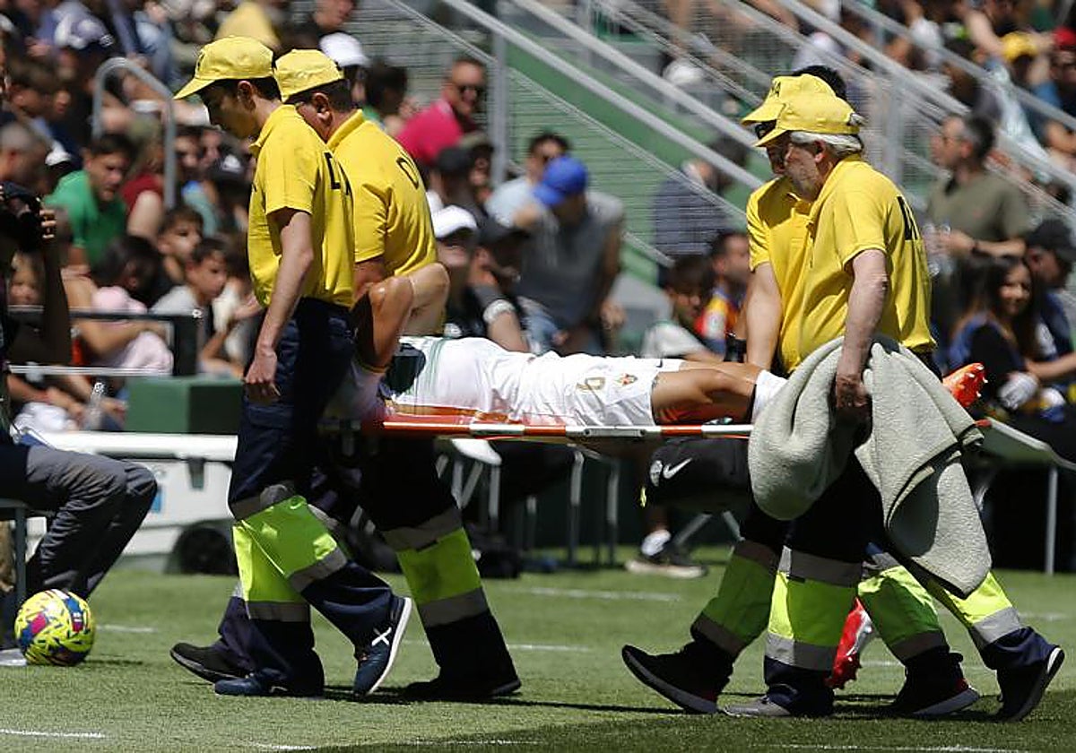 Bigas abandona en camilla el césped en el choque del domingo ante el Valencia