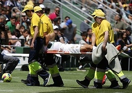 Bigas abandona en camilla el césped en el choque del domingo ante el Valencia