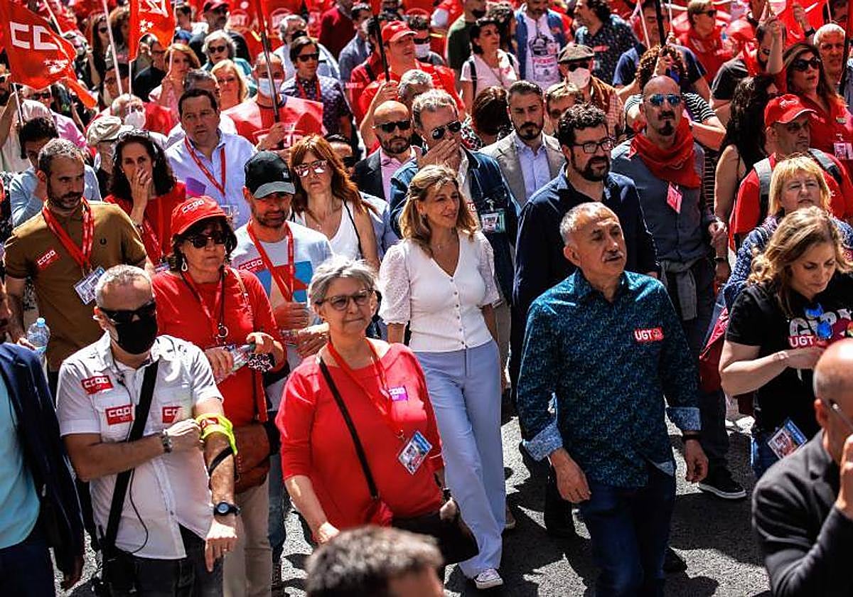 Manifestación del Primero de Mayo de 2022 con figuras sindicales y del Gobierno.