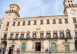 Fachada del Ayuntamiento de Alicante.