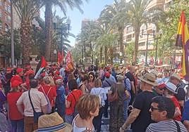 Miles de personas claman contra la precariedad laboral en Alicante