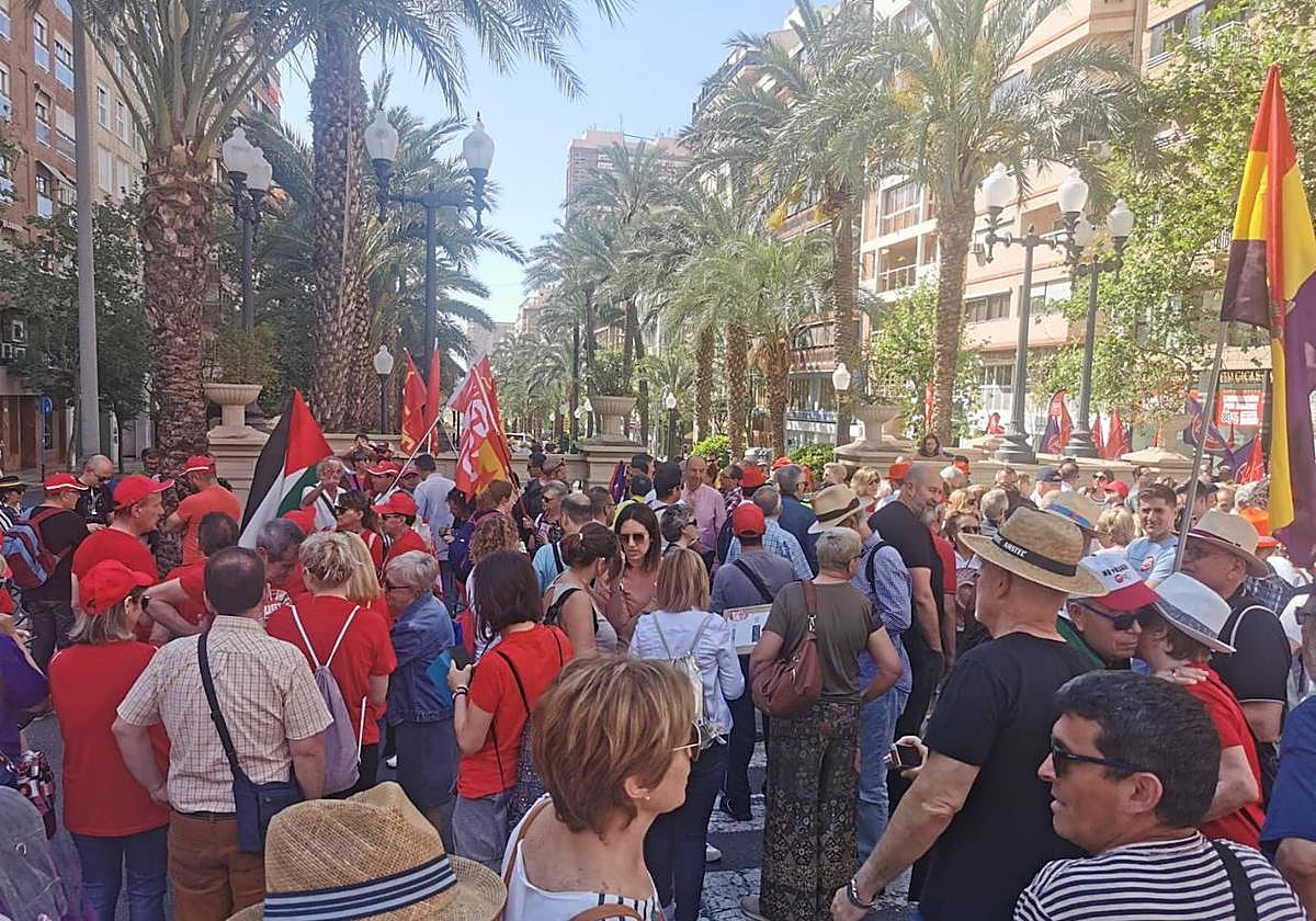 Miles de personas claman contra la precariedad laboral en Alicante