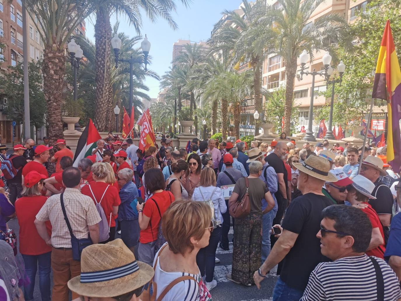 Miles de personas claman contra la precariedad laboral en Alicante