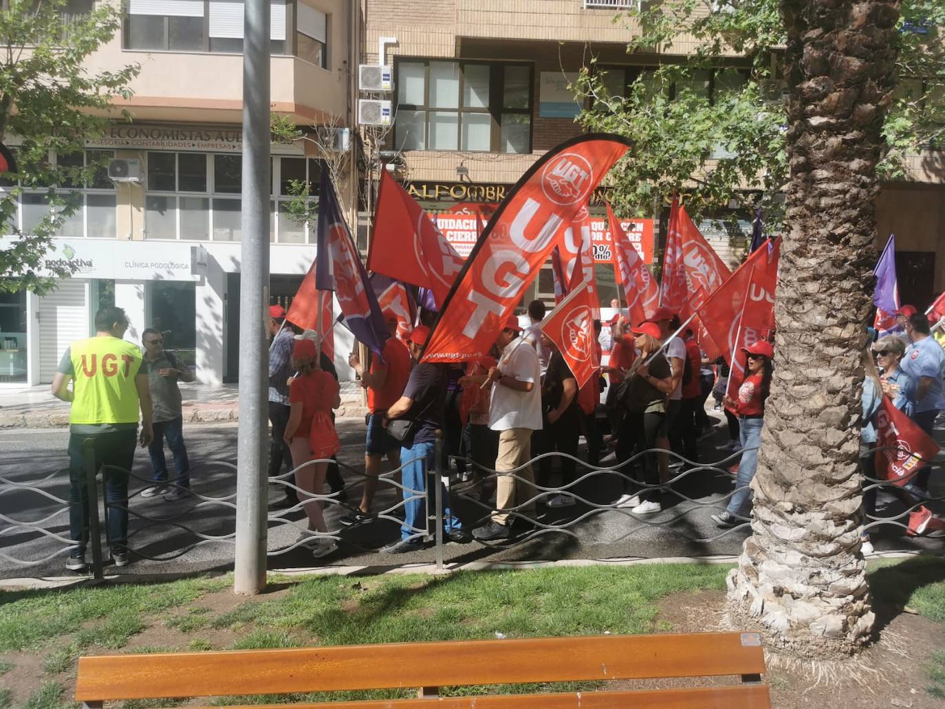 Miles de personas claman contra la precariedad laboral en Alicante