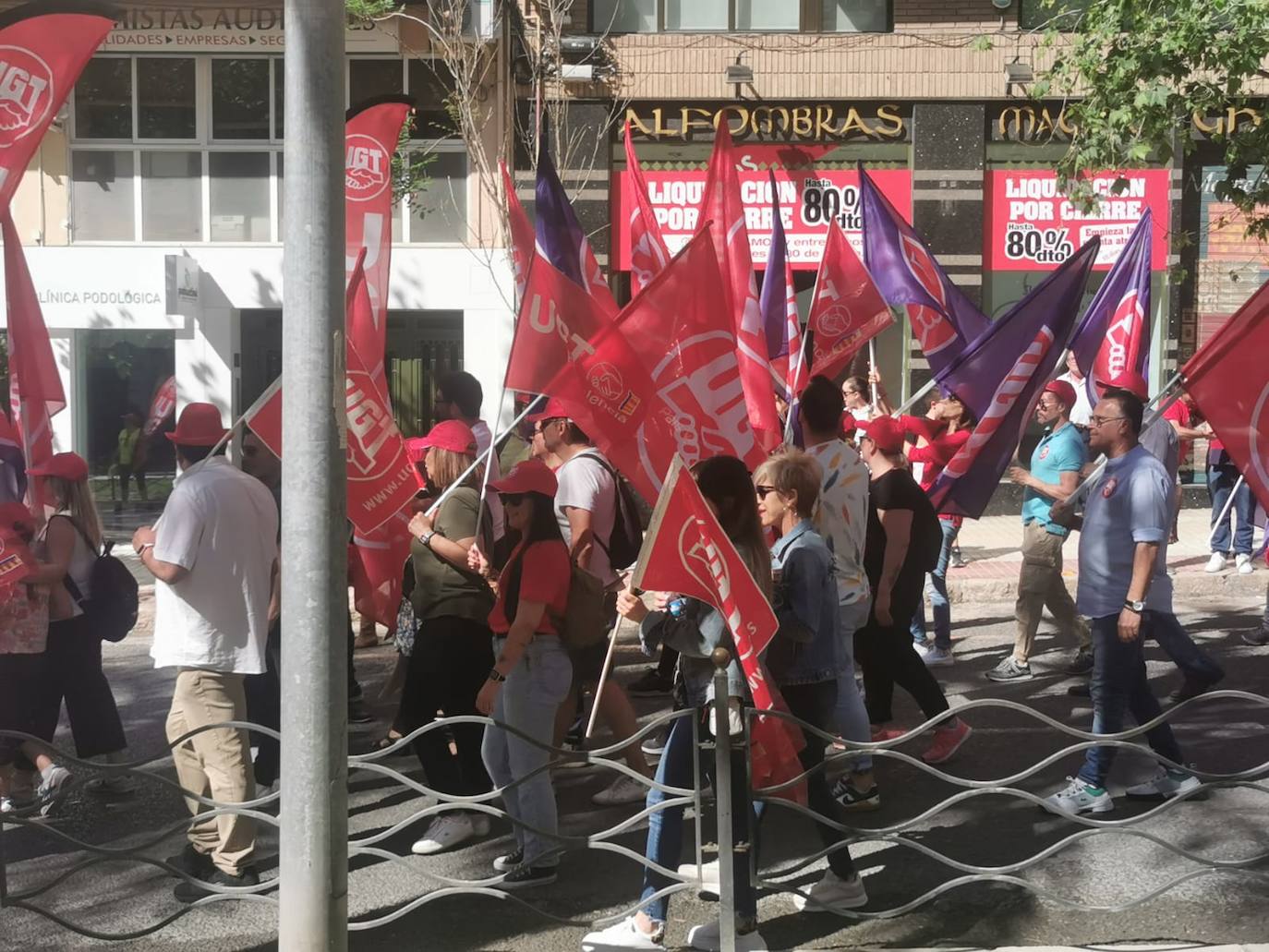 Miles de personas claman contra la precariedad laboral en Alicante