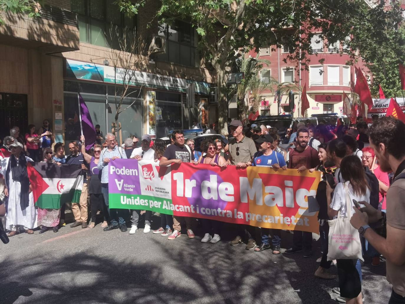 Miles de personas claman contra la precariedad laboral en Alicante