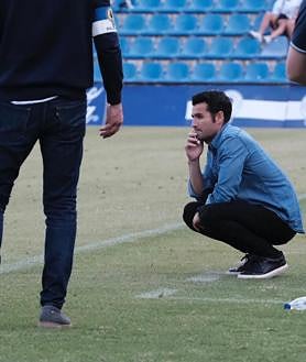 Imagen secundaria 2 - Unos encapuchados saltan al césped tras la última derrota del Hércules, que le deja sin opciones de &#039;play off&#039;