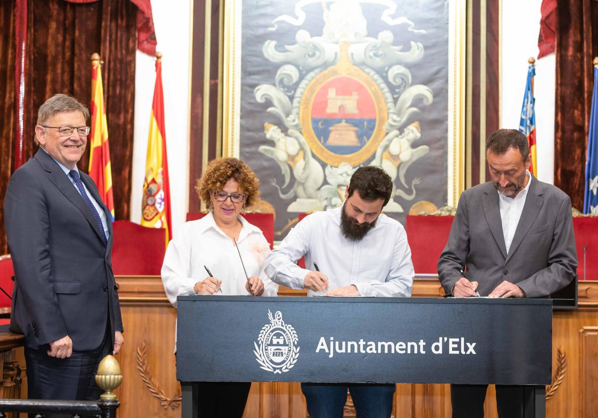 Firma del acuerdo entre la conselleria,PLD Space y Elche