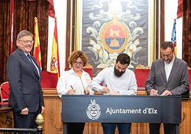 Firma del acuerdo entre la conselleria,PLD Space y Elche