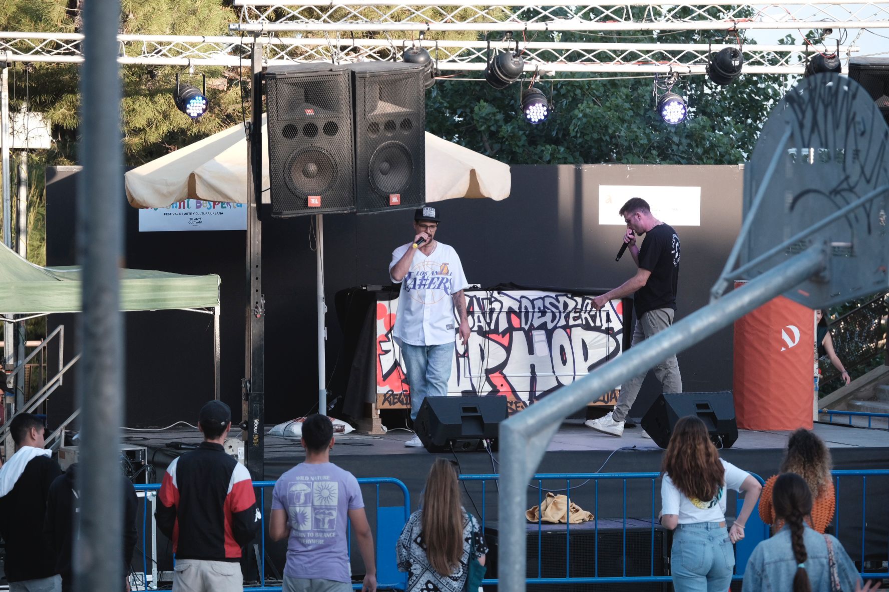 Alacant Desperta llena el monte Tossal de ritmo, color y diversión