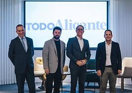 Director adjunto de Casa Mediterráneo, Ignacio de Julián; director de proyectos de I+D en AITEX Centro Tecnológico textil, Lucas Frochoso; director de marketing del Grupo Soledad, Andrés Alejandro Pinate; y director gerente y vicesecretario de la Cámara de Comercio de Alicante, Rafael Fernández.