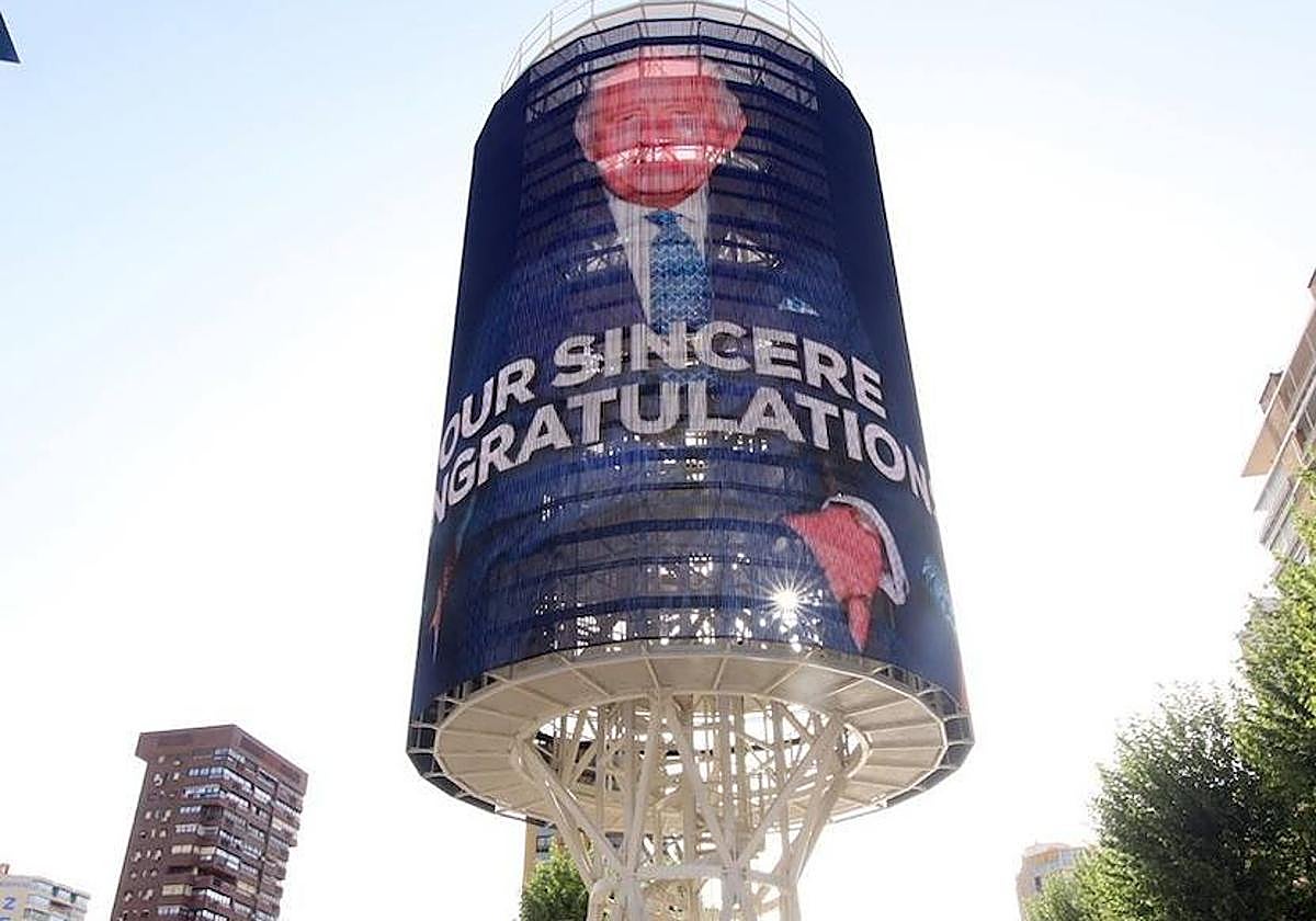 El 'techno-hito' de Benidorm, con la imagen del nuevo rey.