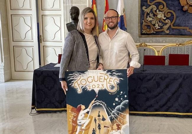 Alba y su marido José Luis durante la presentación del cartel de las Hogueras 2023.