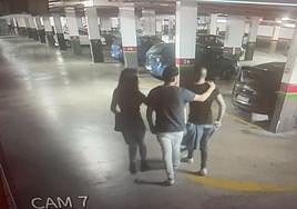 El agresor, Pedro R.M, junto a su primo y su acompañante captados por las cámaras de seguridad.